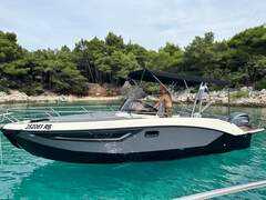 Trimarchi Dylet 85 (sports boat)